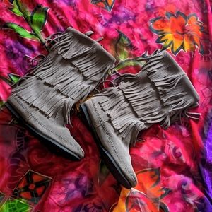 Minnetonka fringed grey mid calf moccasin size 8